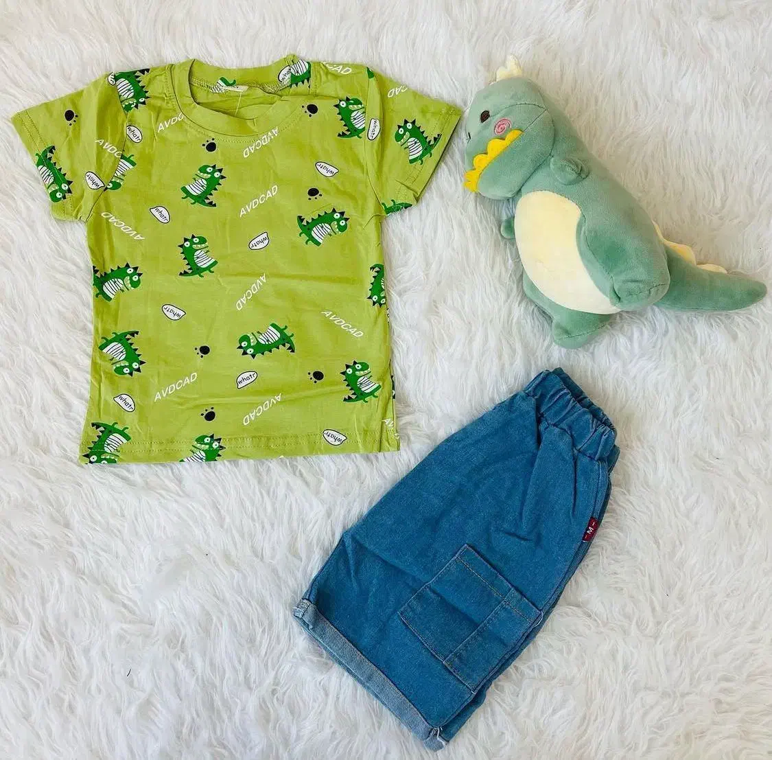 لباس بچه گانه وارداتی فروش یکجا باقیمت پارسال|کفش و لباس بچه|شیراز, شهرک گلدشت محمدی|دیوار