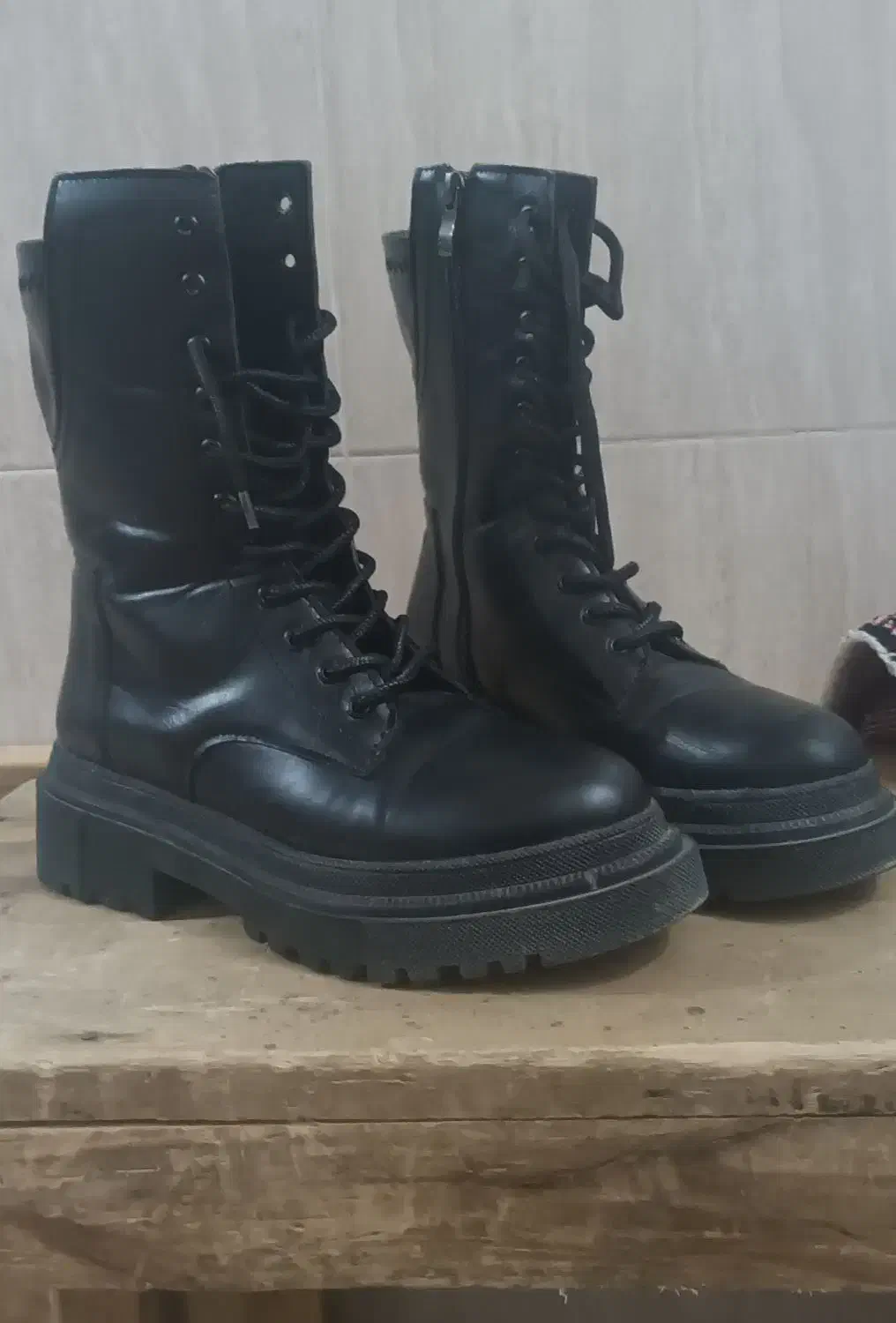 بوت زمستانی|کیف، کفش، کمربند|مهاباد (آذربایجان غربی), |دیوار