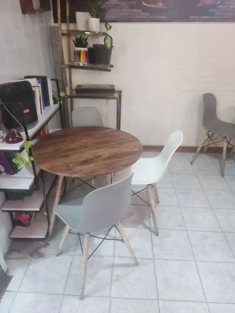 میز و صندلی جهت کافه یا آشپزخانه منزل|میز و صندلی غذاخوری|سیرجان, |دیوار