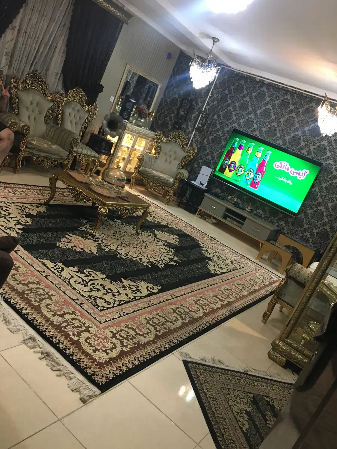 مبلمان سلطنتی به همراه میز و عسلی|مبلمان خانگی و میز عسلی|اهواز, شهرک نفت|دیوار