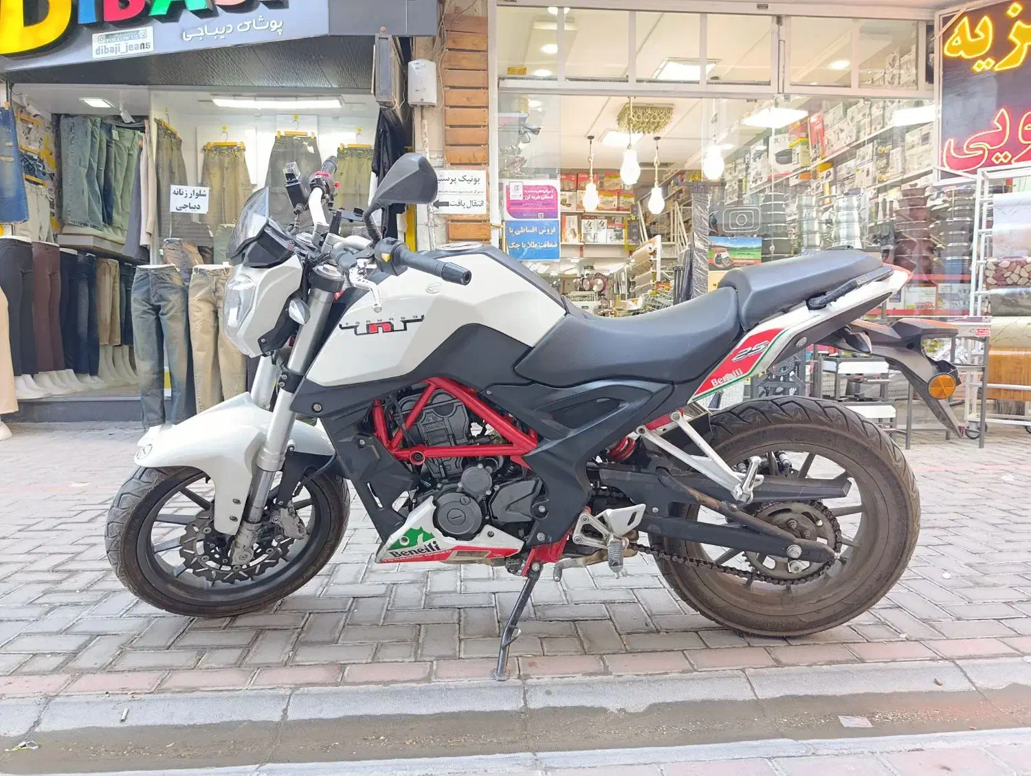 بنلی ۲۵۰|موتورسیکلت|شیراز, سیلو|دیوار