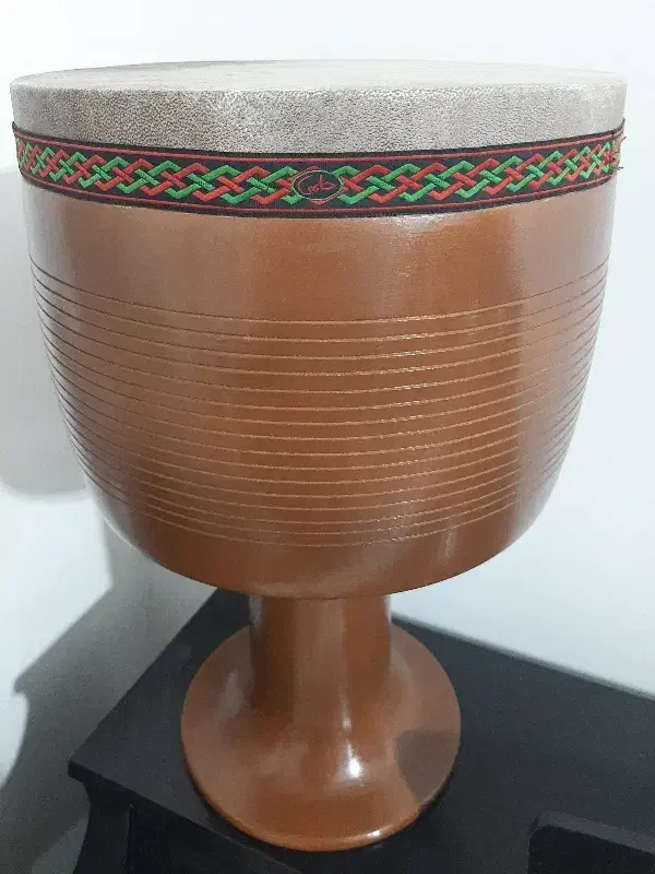 تنبک حلمی|سازهای سنتی|کاشمر, |دیوار