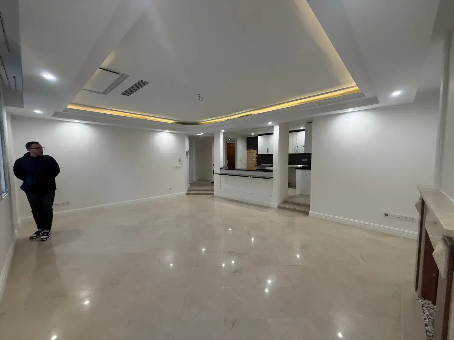 نیاوران،مرجان،۱۰۰ متر ۲ خواب