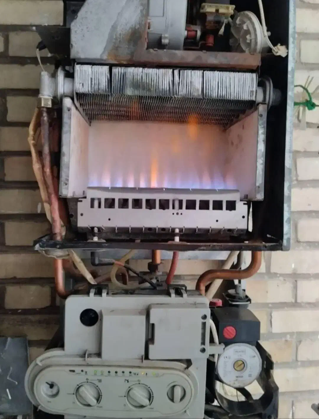 لوله کشی برق آب لوله باز کنی تخریب سرویس ابگرمکن|خدمات پیشه و مهارت|خاش, |دیوار