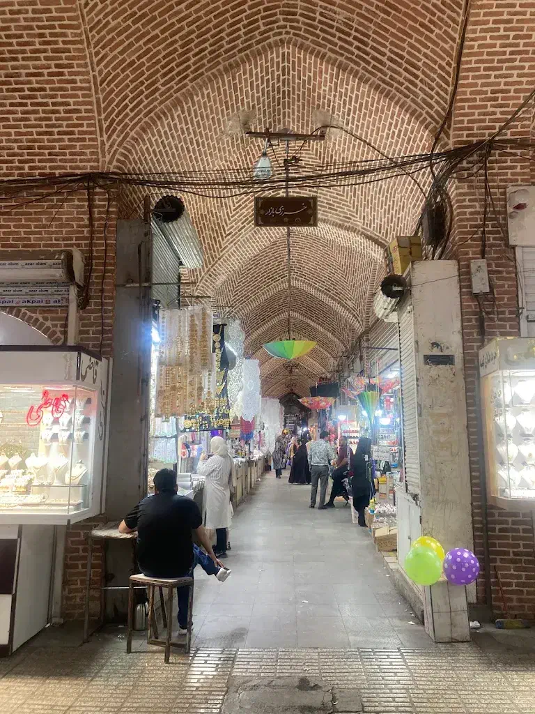 فروشندگی لباس|استخدام خدمات فروشگاه و رستوران|خوی, |دیوار