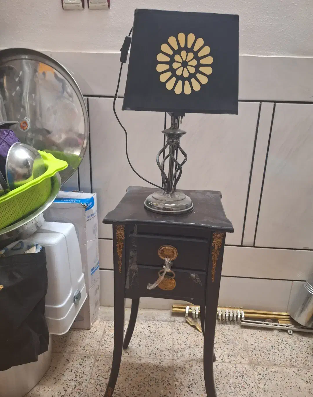 آباژور سالم و میز چوبی|چراغ خواب و آباژور|خمینیشهر, |دیوار