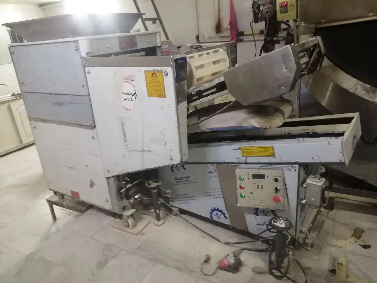 ربات سه کاره آذریاپ|ماشینآلات صنعتی|کمیجان, |دیوار