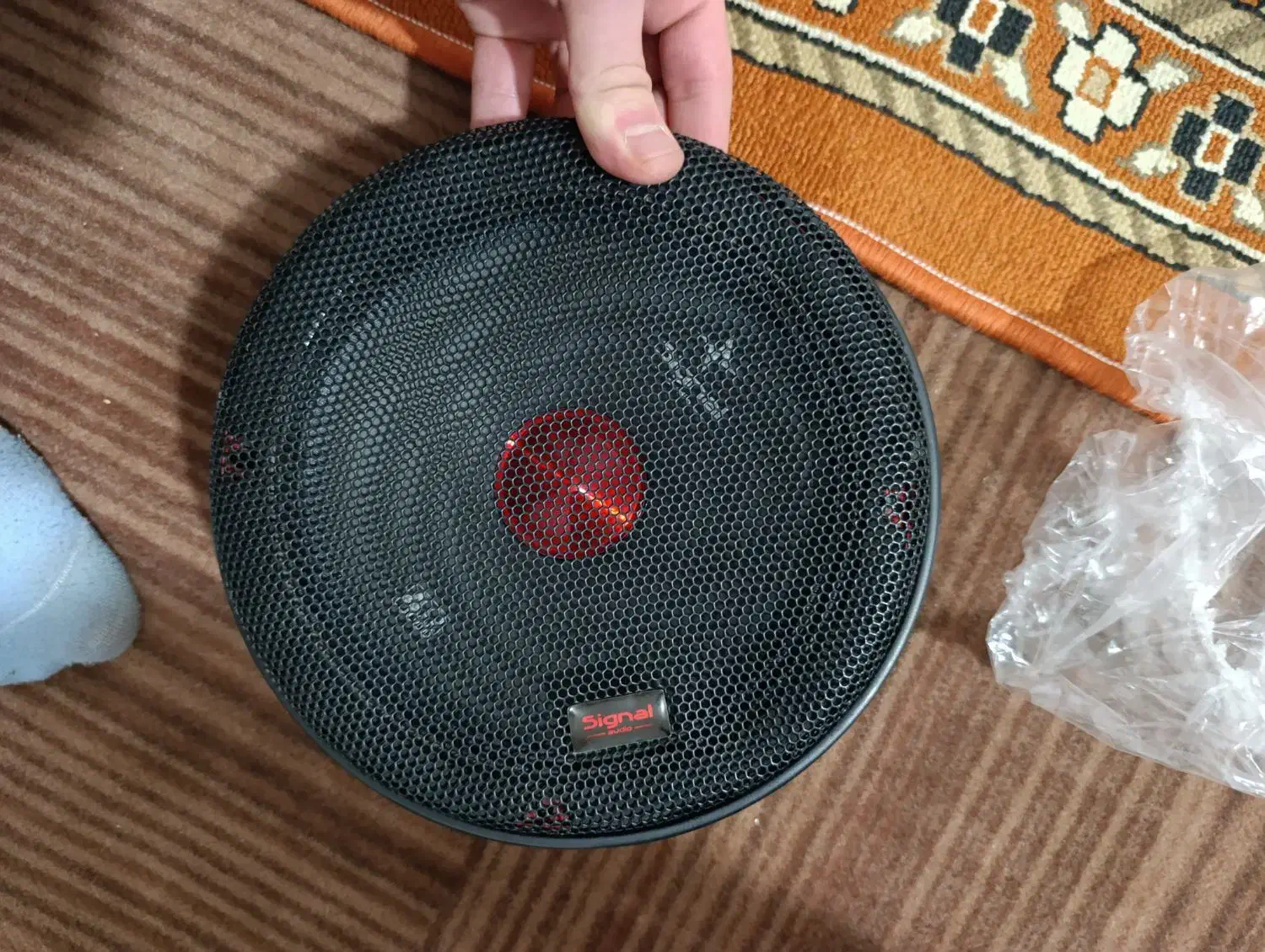 میدرنج|صوتی و تصویری|اقبالیه, |دیوار