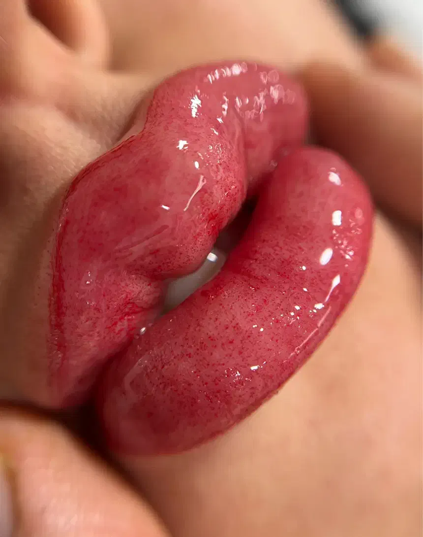 خدمات ارایش دائم میکرو ابرو و شیدلب|خدمات آرایشگری و زیبایی|قروه, |دیوار