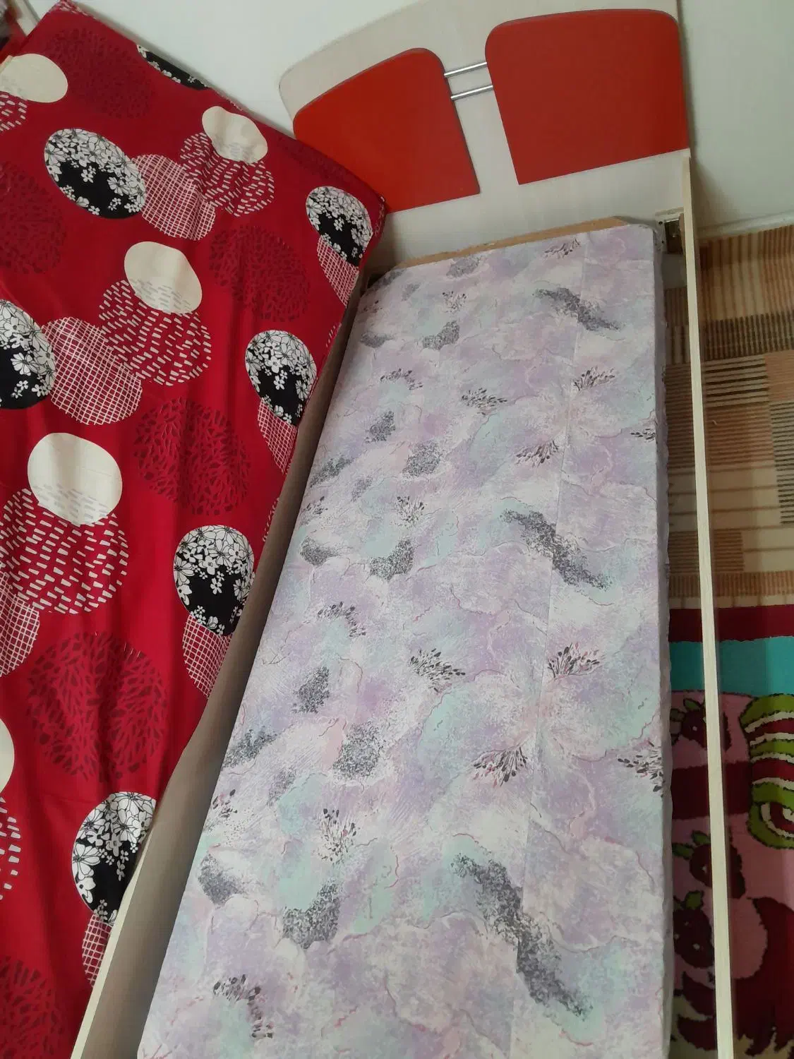 تخت نوجوانی وجاعروسکی|تخت و سرویس خواب|شاهرود, |دیوار