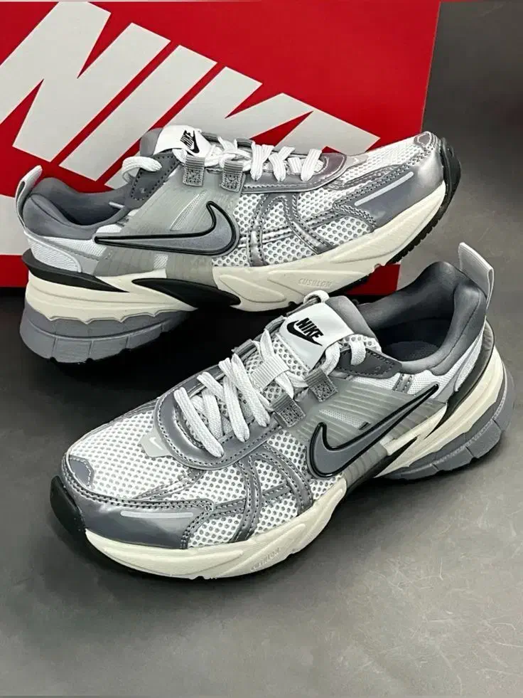 کفش v2k رنگ طوسی سفید،مشکی کامل و موکا|کیف، کفش، کمربند|گنبد کاووس, |دیوار