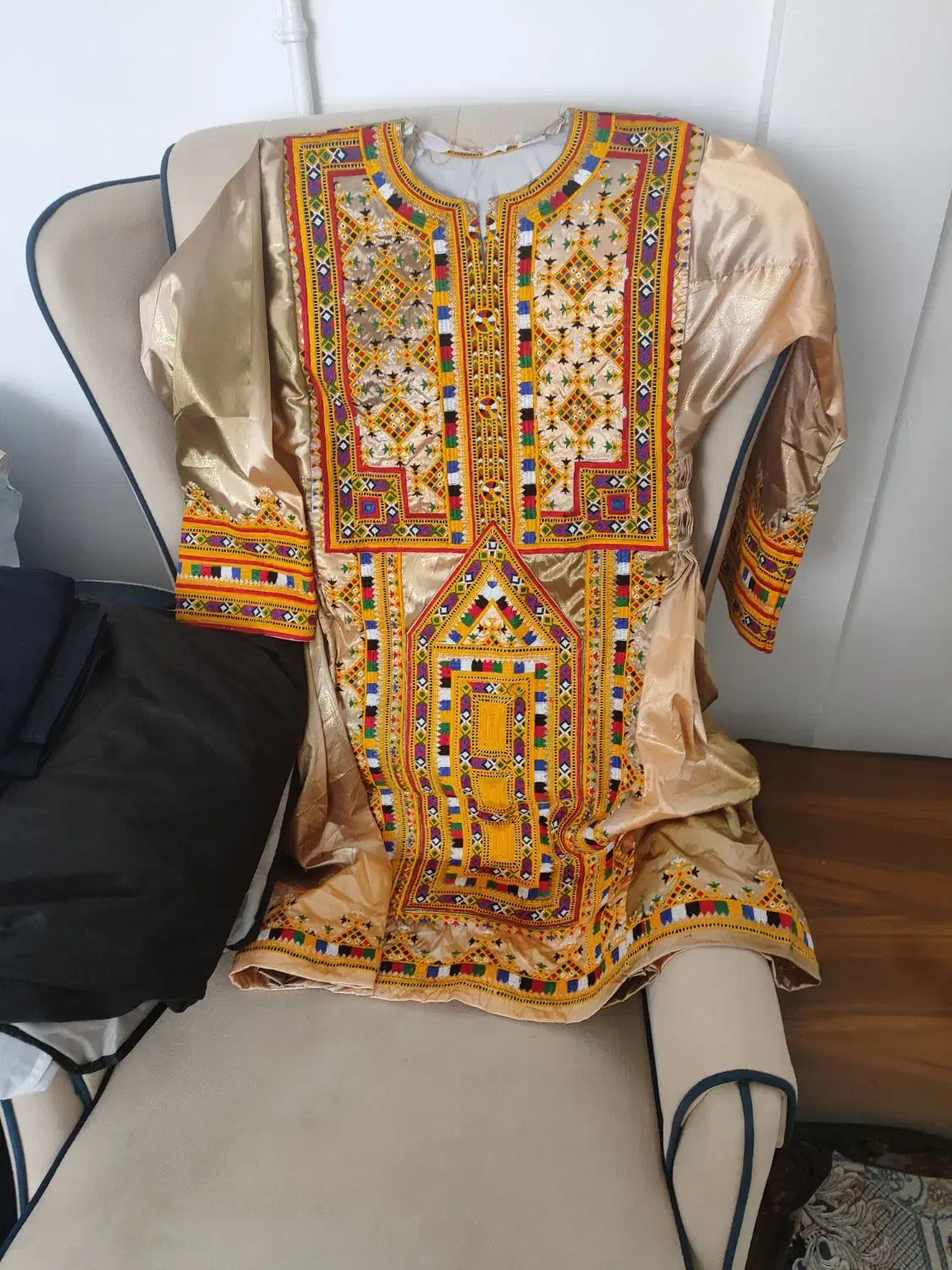 لباس بلوچی|لباس|تهران, سبلان (لشگر)|دیوار