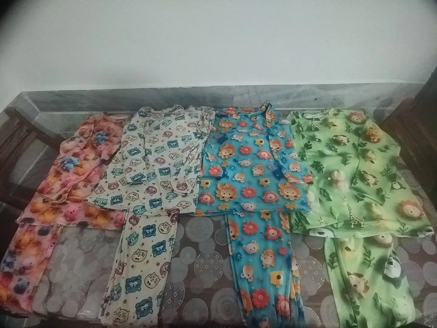 انواع لباس|لباس|شیروان (خراسان), |دیوار