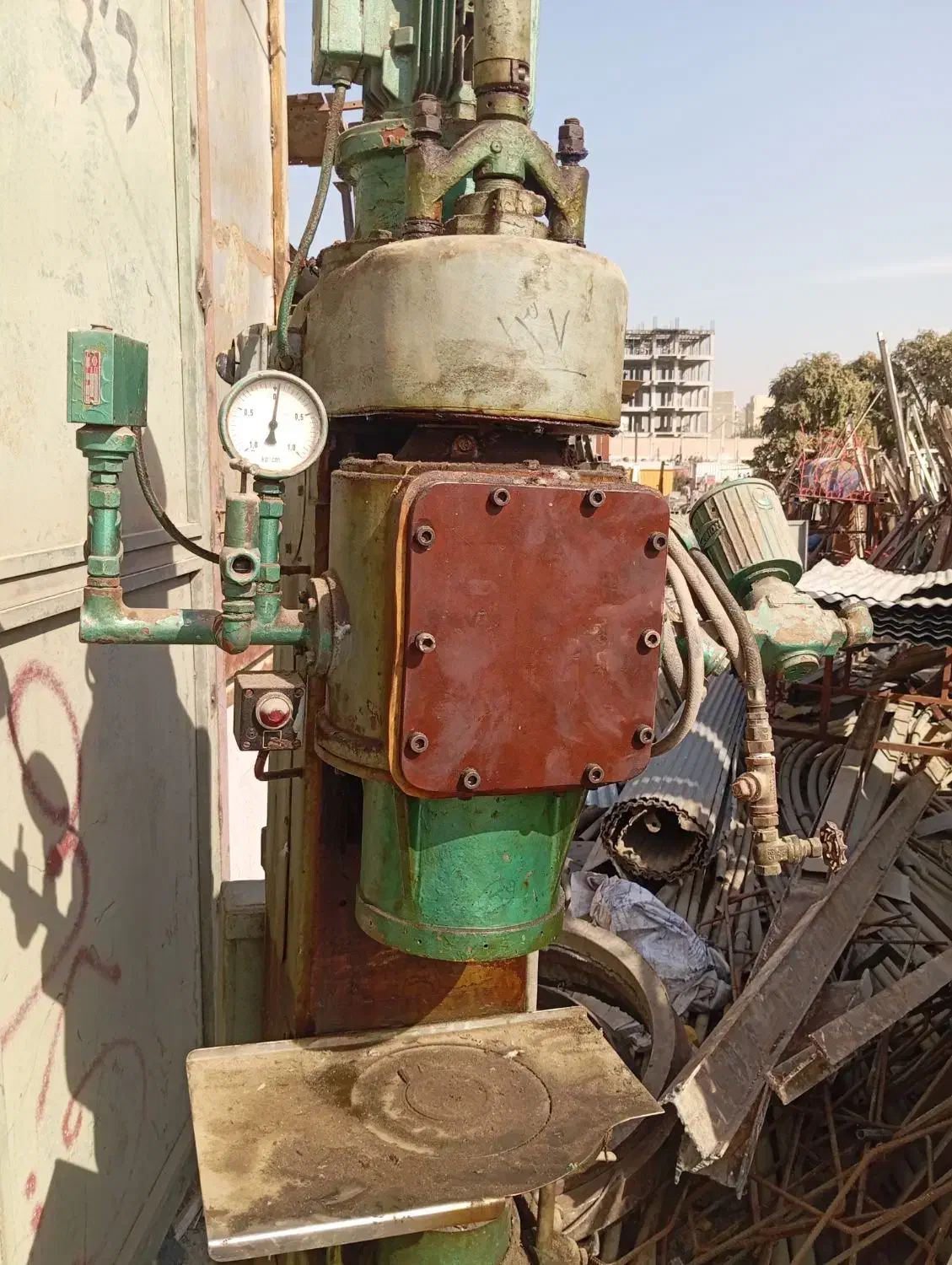 یک عدد دستگاه پلمپ زنه قوطی کنسرو|ماشینآلات صنعتی|قدس, شهرک فرزان|دیوار