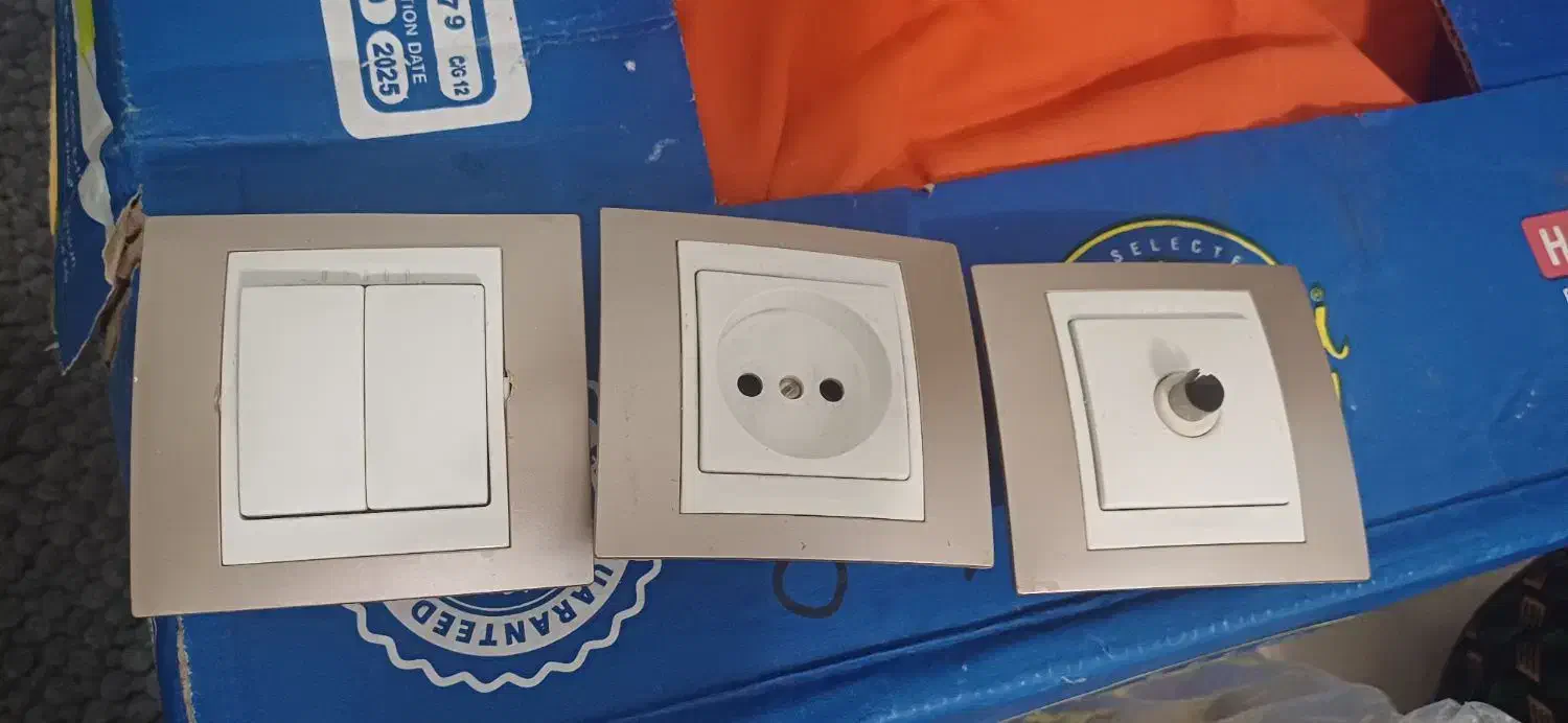 پریز و لامپ مهتابی و هواکش|مصالح و تجهیزات ساختمان|تهران, چیتگر جنوبی|دیوار