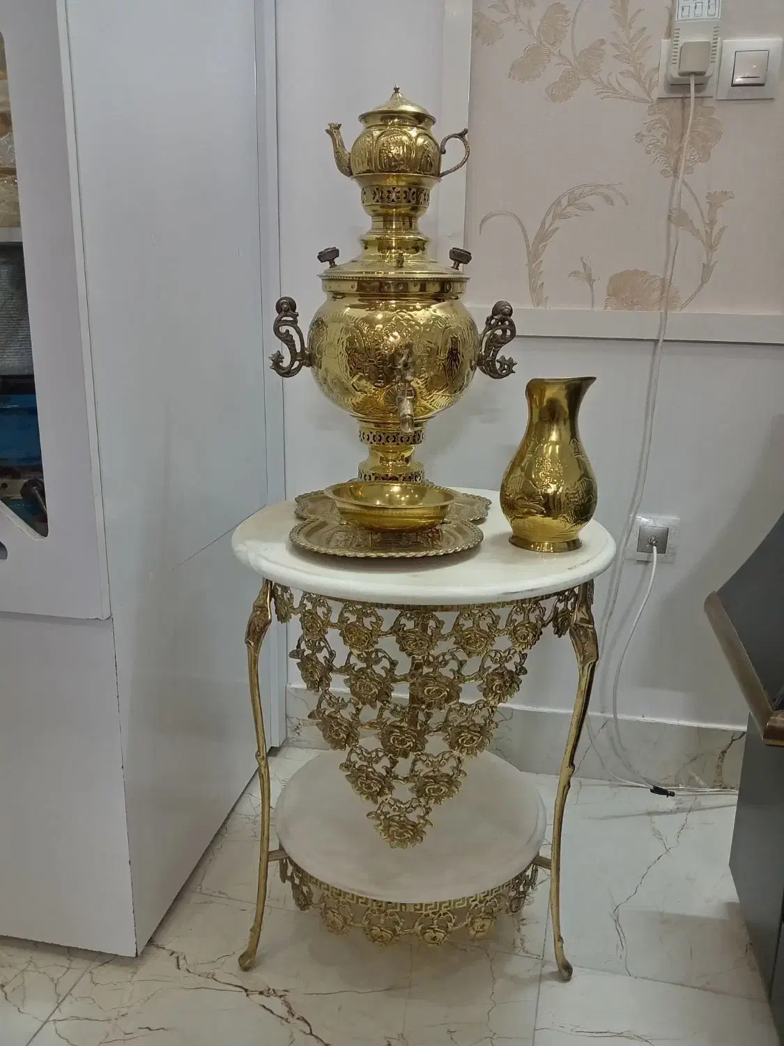 سماور و میز برنجی|کلکسیون اشیاء عتیقه|تربتحیدریه, شهرک ولیعصر|دیوار