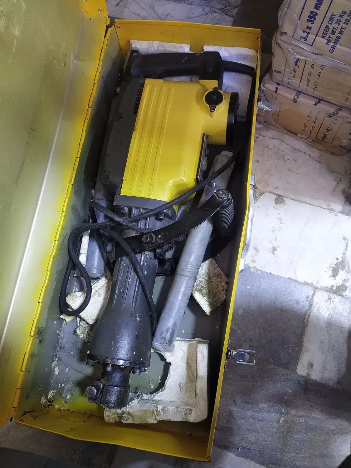 هلتی ۱۷گیلویی|ابزارآلات|سقز, |دیوار