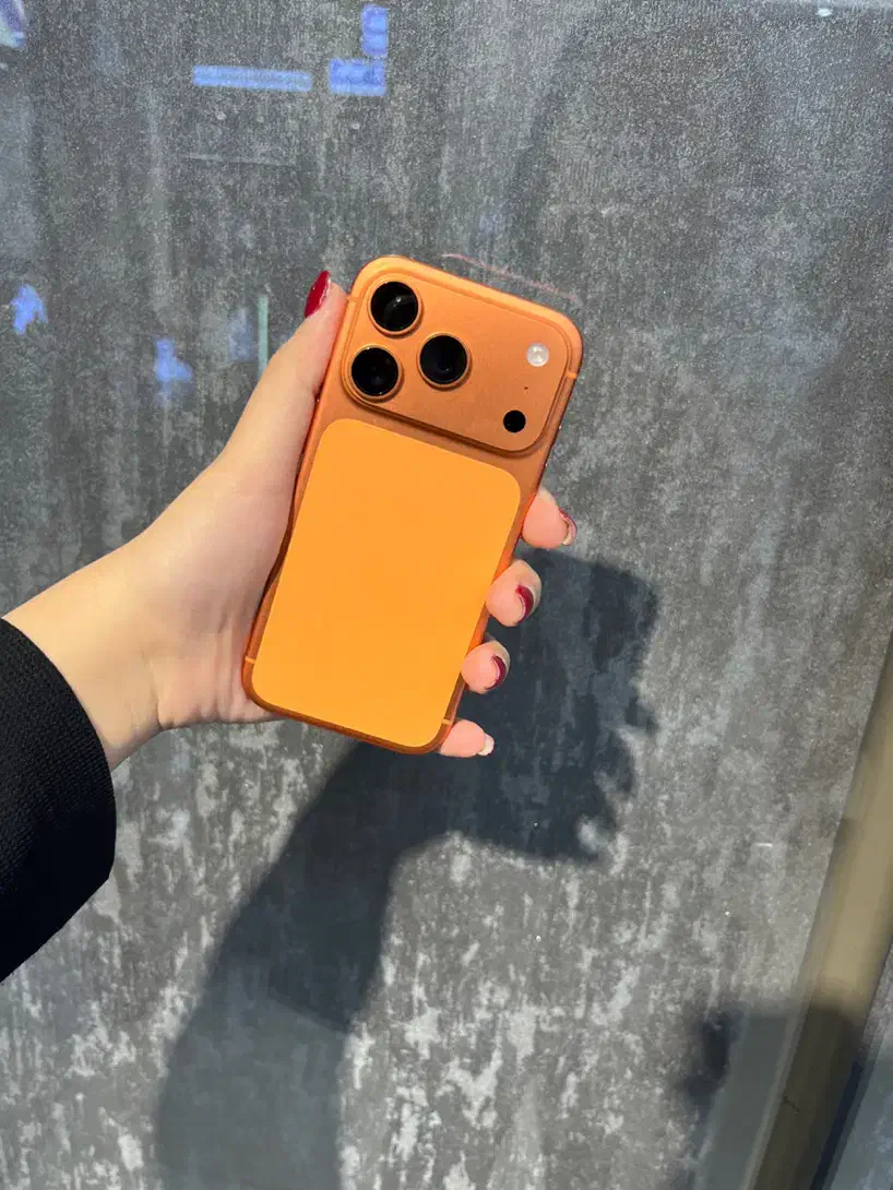 iPhone 17 Pro نارنجی تمیز و خاص|موبایل|اصفهان, احمدآباد|دیوار