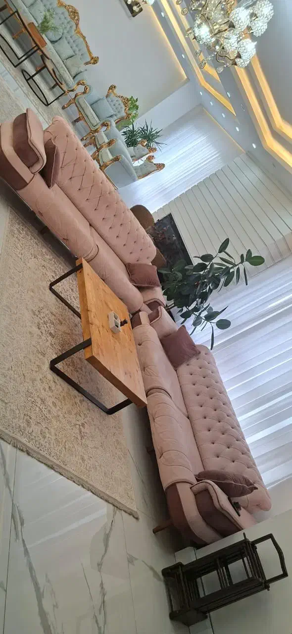 دو دست مبل کلاسیک و‌راحتی  بسیار تمیز|مبلمان خانگی و میز عسلی|ساری, |دیوار