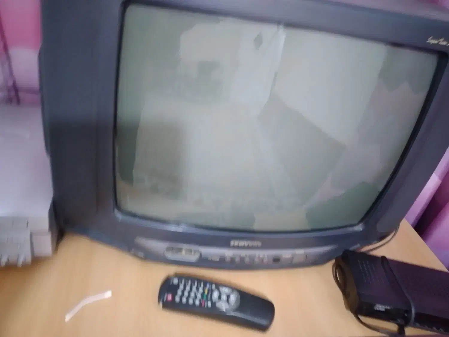 تلوزیون ۲۱ اینچ +گیرنده دیجیتال+سی دی ۳دیسک|تلویزیون و پروژکتور|ملایر, |دیوار