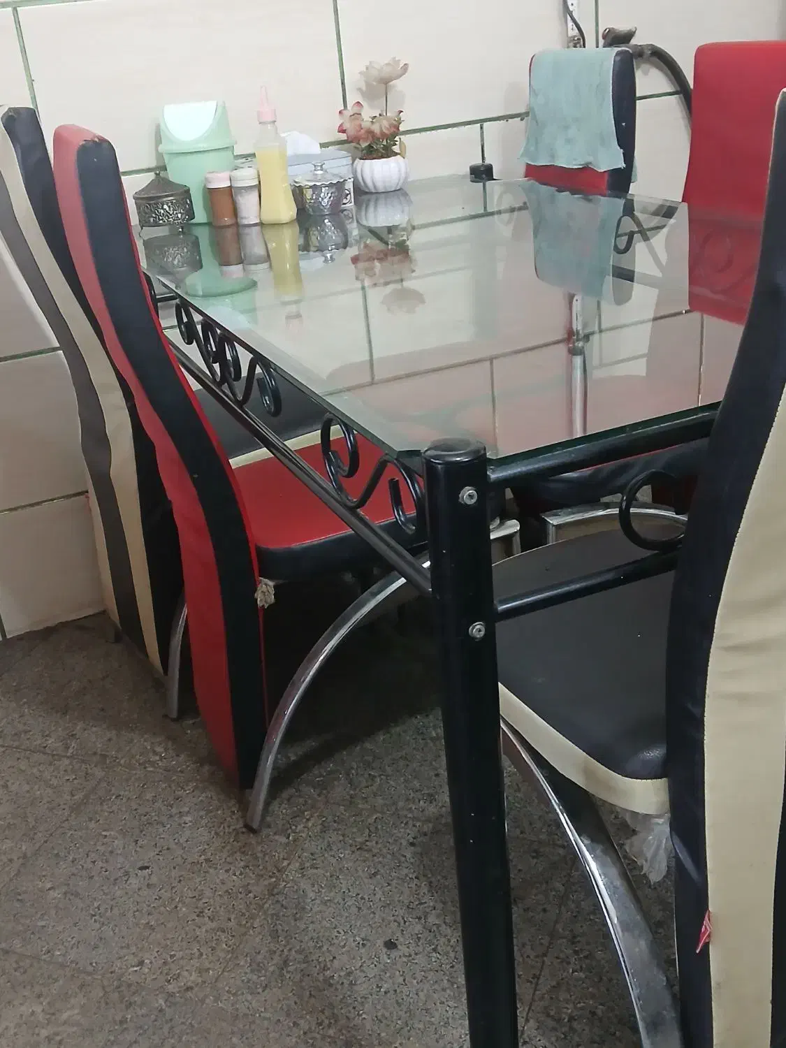 میز صندلی|کافیشاپ و رستوران|بوئین زهرا, |دیوار