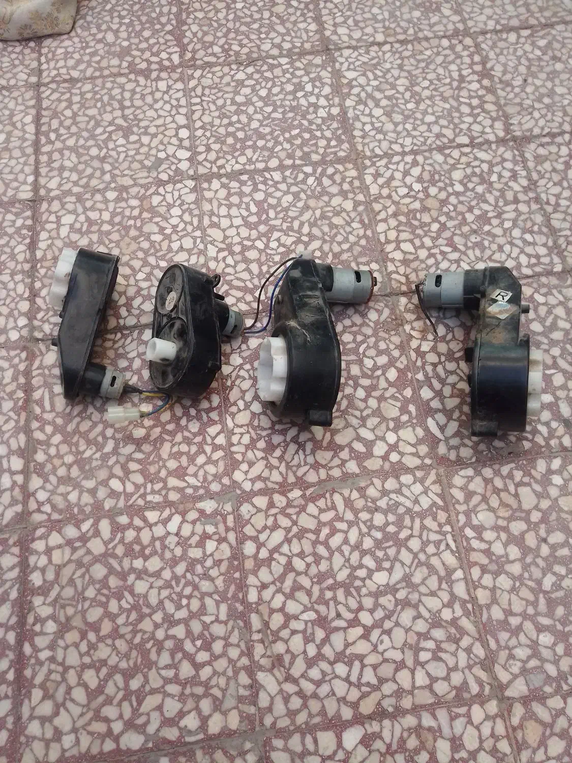 موتور ماشین شارژی|اسباب‌بازی بچه|قم, شهر قائم|دیوار