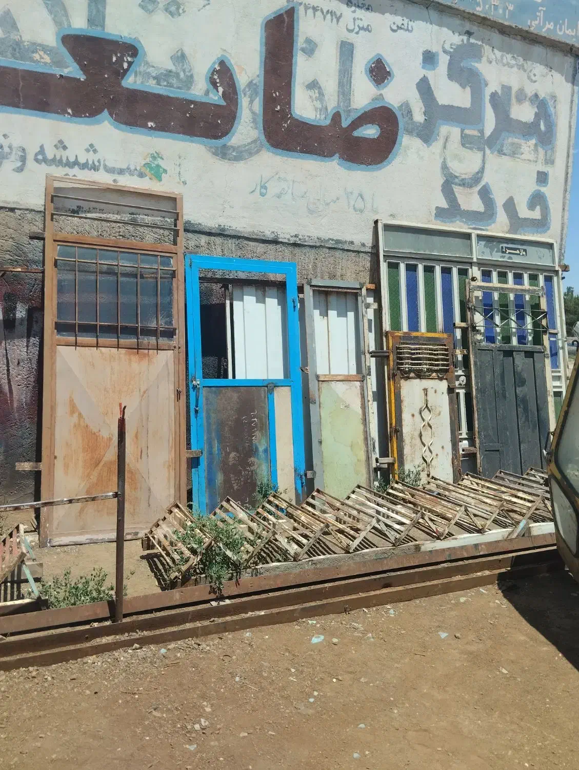 (خـریـد و فـروش) در و پنجره فلزی|مصالح و تجهیزات ساختمان|نیشابور, فردوسی جنوبی|دیوار