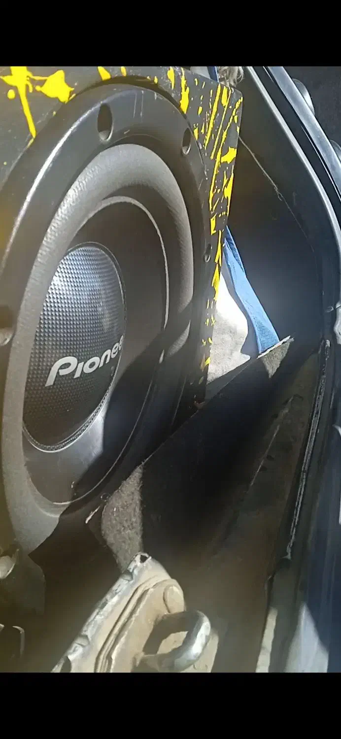 ساب پایونر|اشیا|مشهد, شهید معقول|دیوار