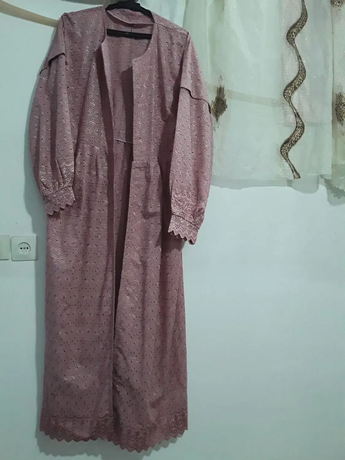 مانتو|لباس|قم, ولیعصر|دیوار