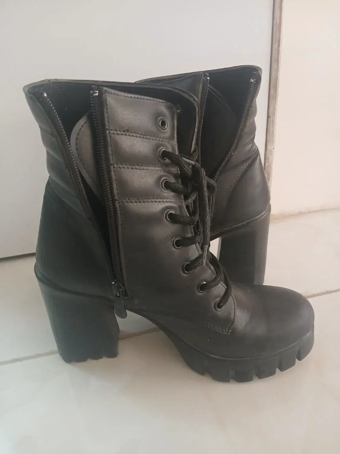 بوت مشکی|کیف، کفش، کمربند|پاکدشت, حصار امیر|دیوار