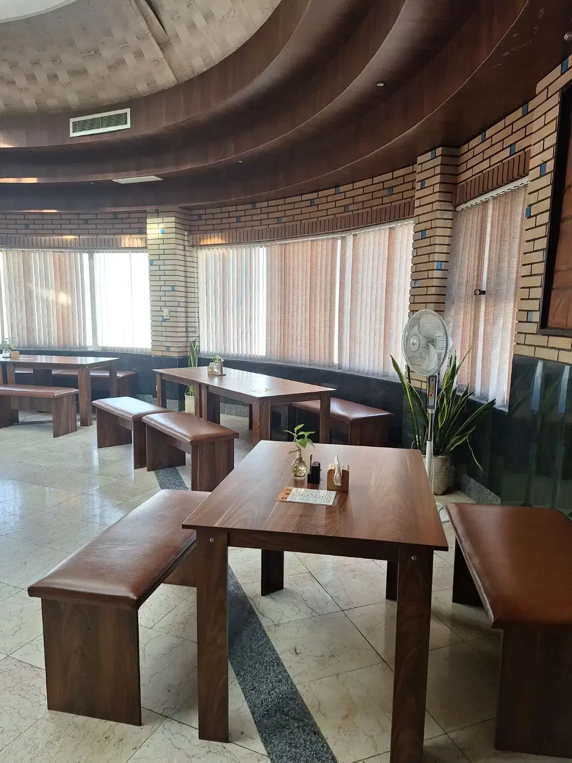 میز و صندلی، نیمکت کافی شاپ|کافی‌شاپ و رستوران|تهران, ائمه اطهار|دیوار