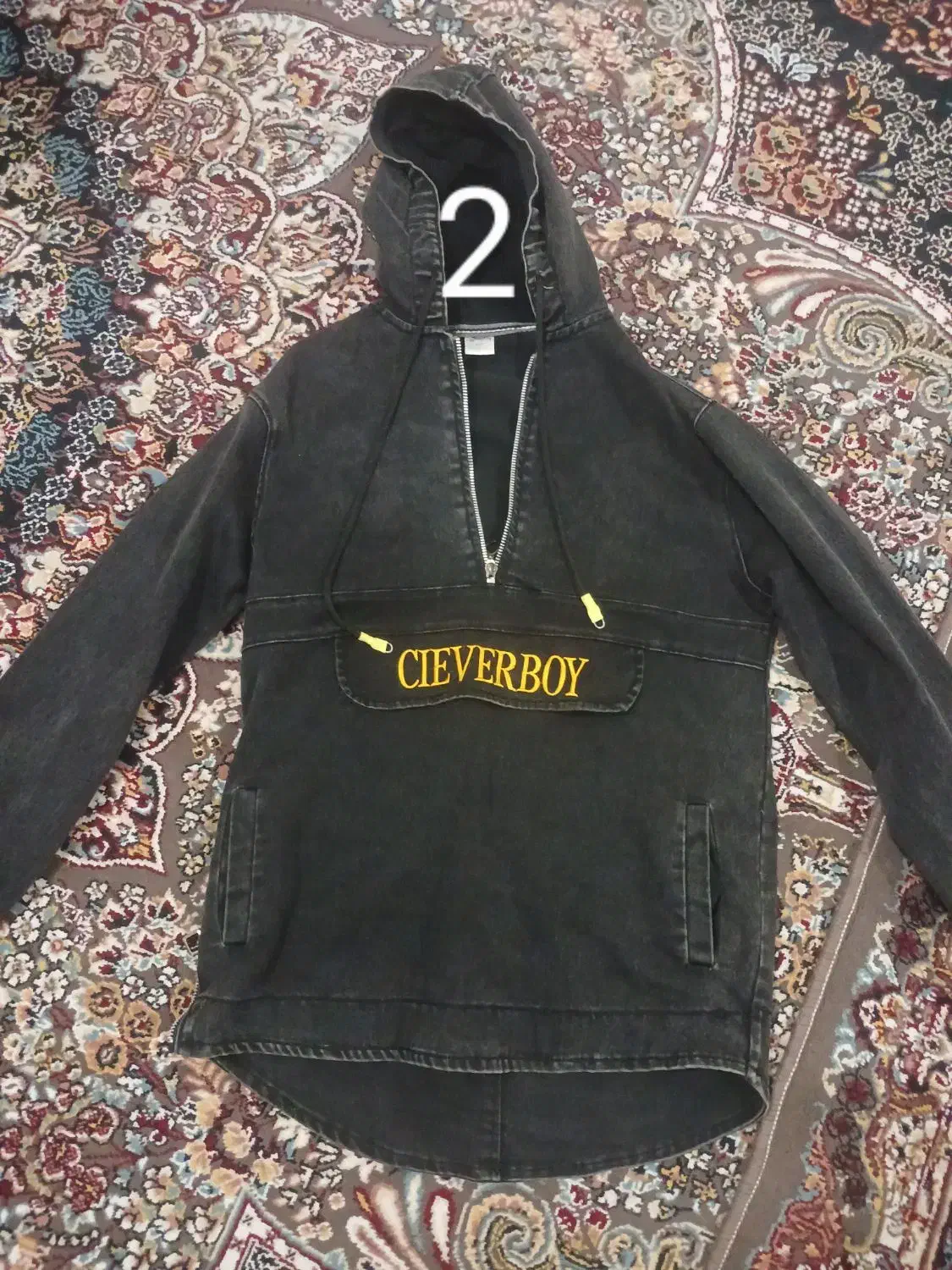 ۳ عدد کت جین|لباس|رشت, عینک|دیوار