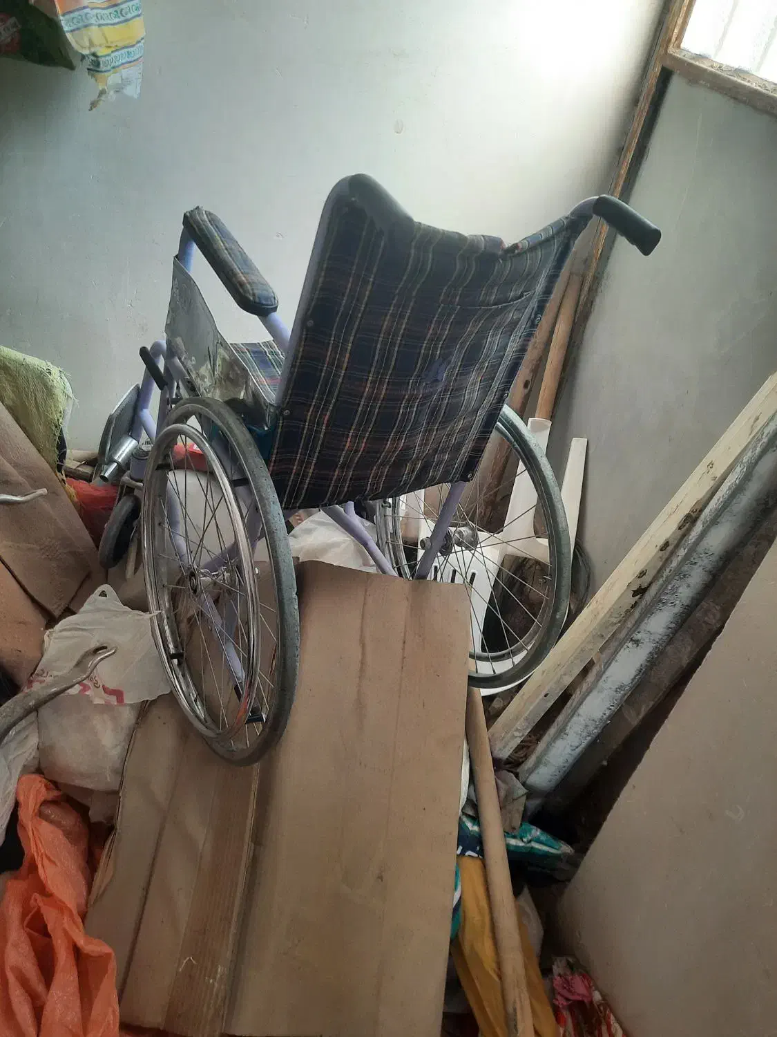 ویلچر کارکرده|آرایشی، بهداشتی، درمانی|کاشان, معلم|دیوار