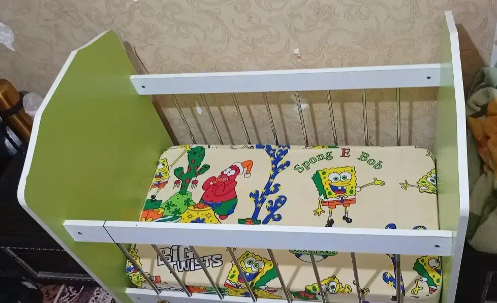 تخت نوزاد تمیز وبدون ایراد|تخت و سرویس خواب|سوسنگرد, |دیوار