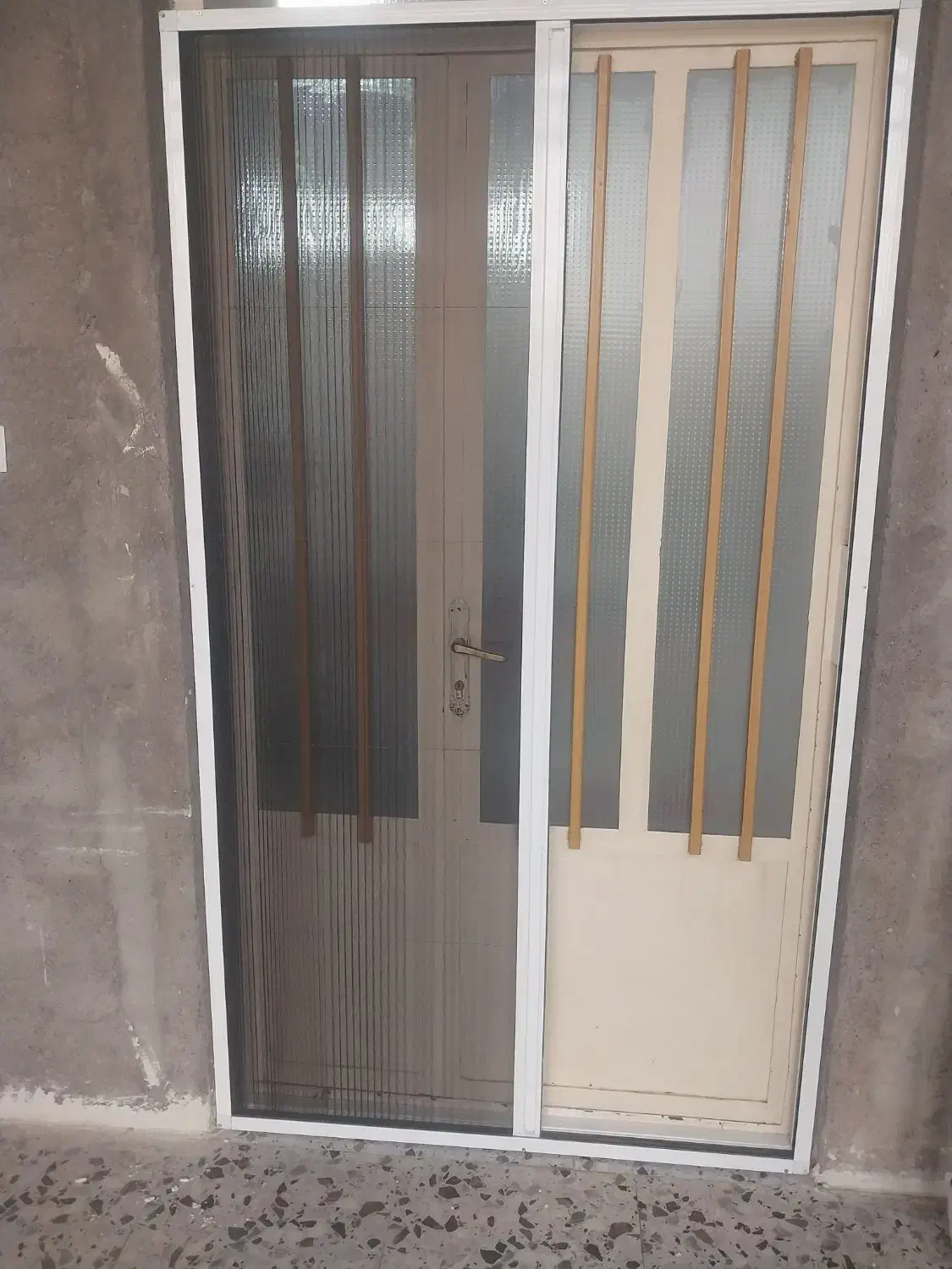 ساخت ونصب توریهای پلیسه کشویی|خدمات پیشه و مهارت|دزفول, |دیوار