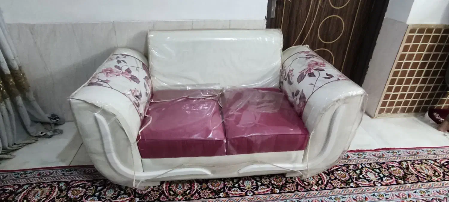 یک دست مبل هفت نفره سالم و تمیز به فروش میرسد|مبلمان خانگی و میز عسلی|لنجان, |دیوار