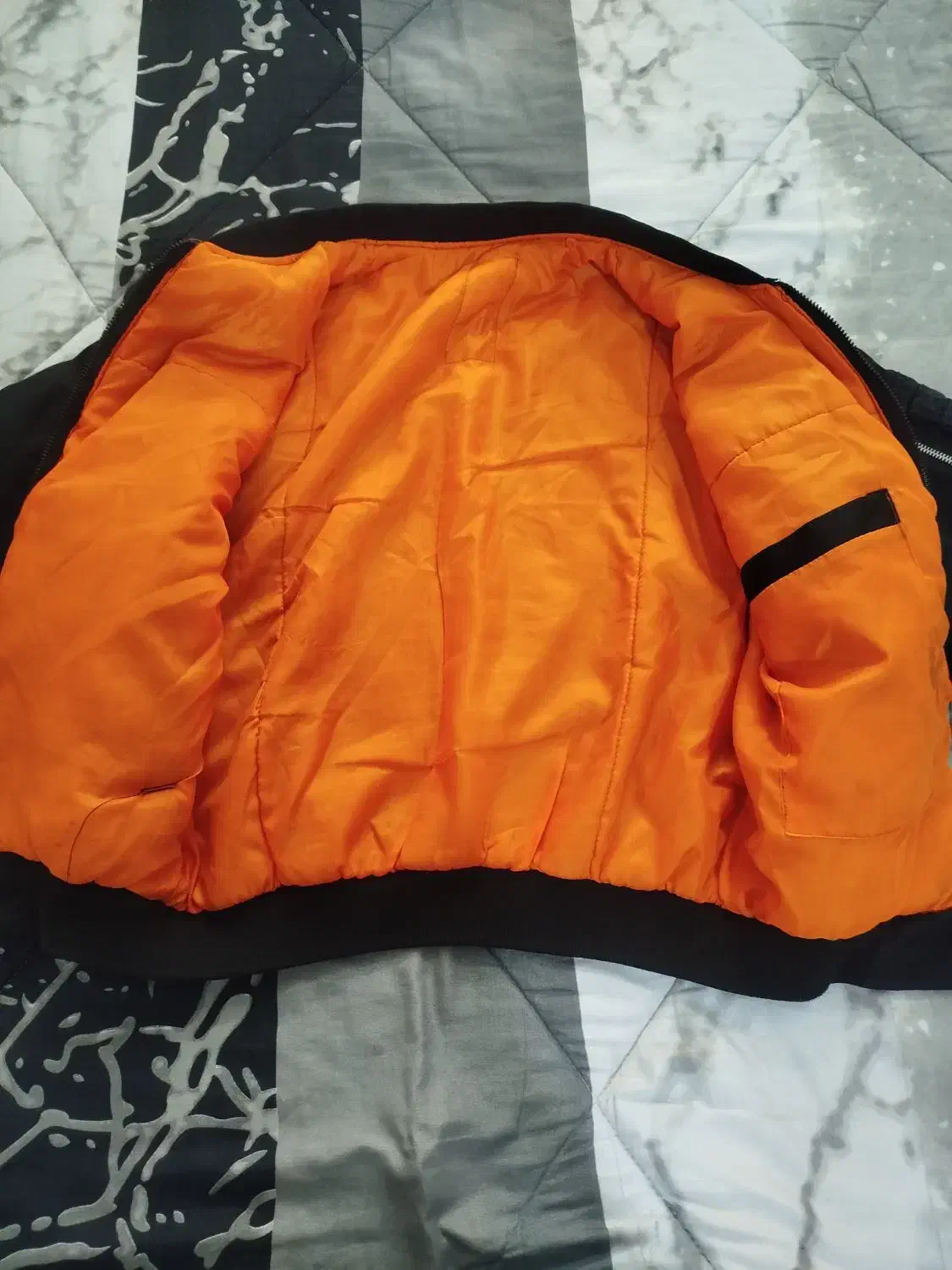 کاپشن|لباس|تایباد, |دیوار