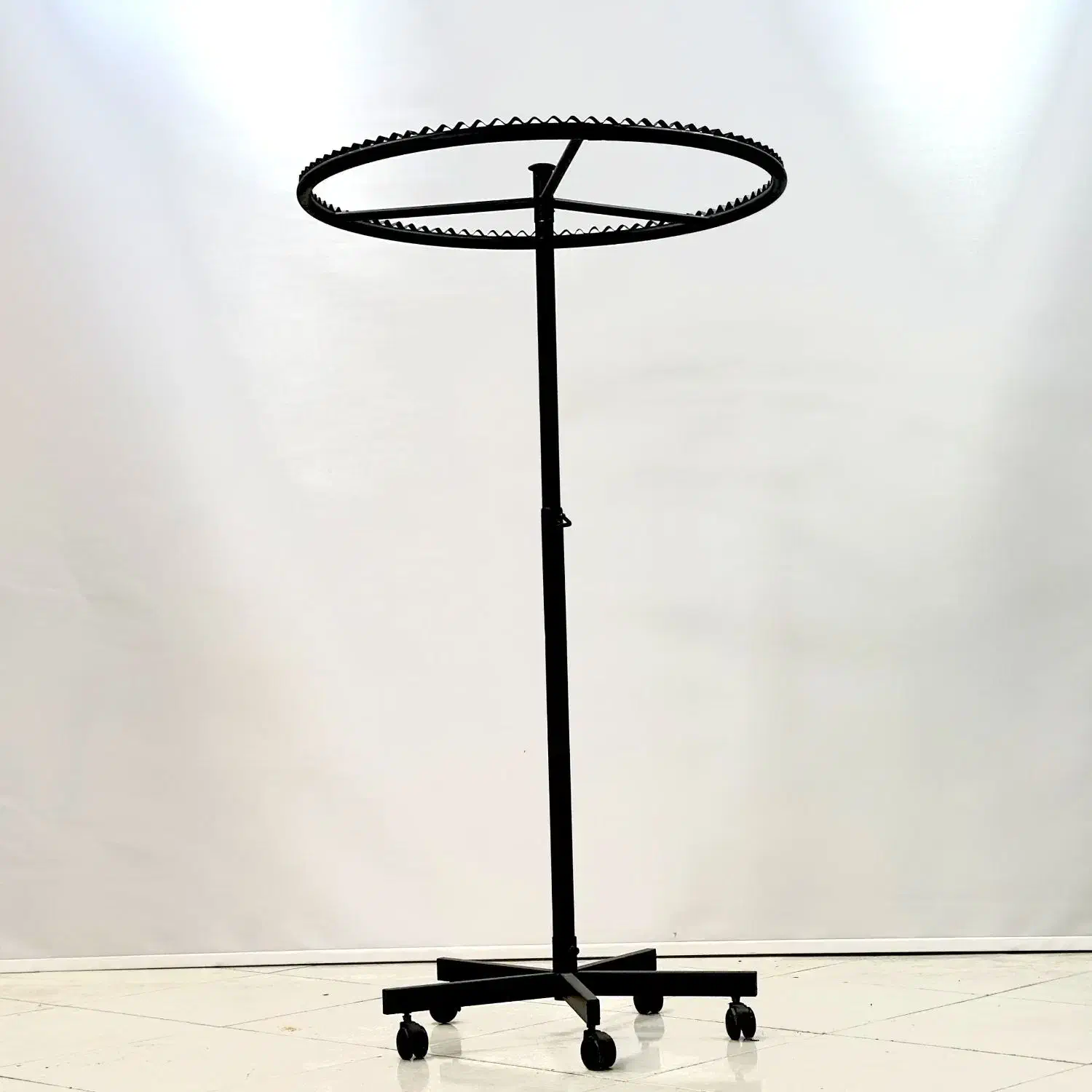 رگال گردان|بندرخت و رخت‌آویز|پرند, فاز ۴|دیوار