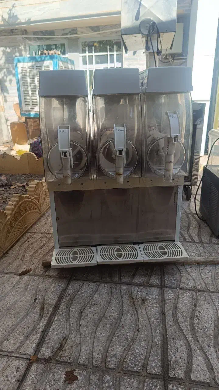 دستگاه یخ در بهشت و شربت سرد کن|کافیشاپ و رستوران|همدان, |دیوار