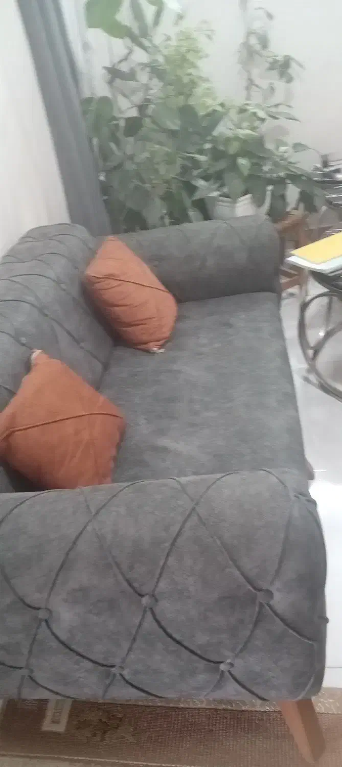 مبل دو رنگ شیک طوسی و خردلی|مبلمان خانگی و میز عسلی|اطاقور, |دیوار