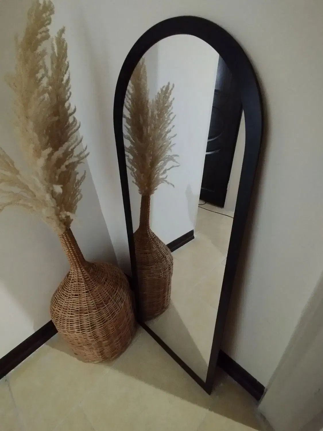 اینه|آینه|هشتگرد, فاز ۲ مهستان|دیوار