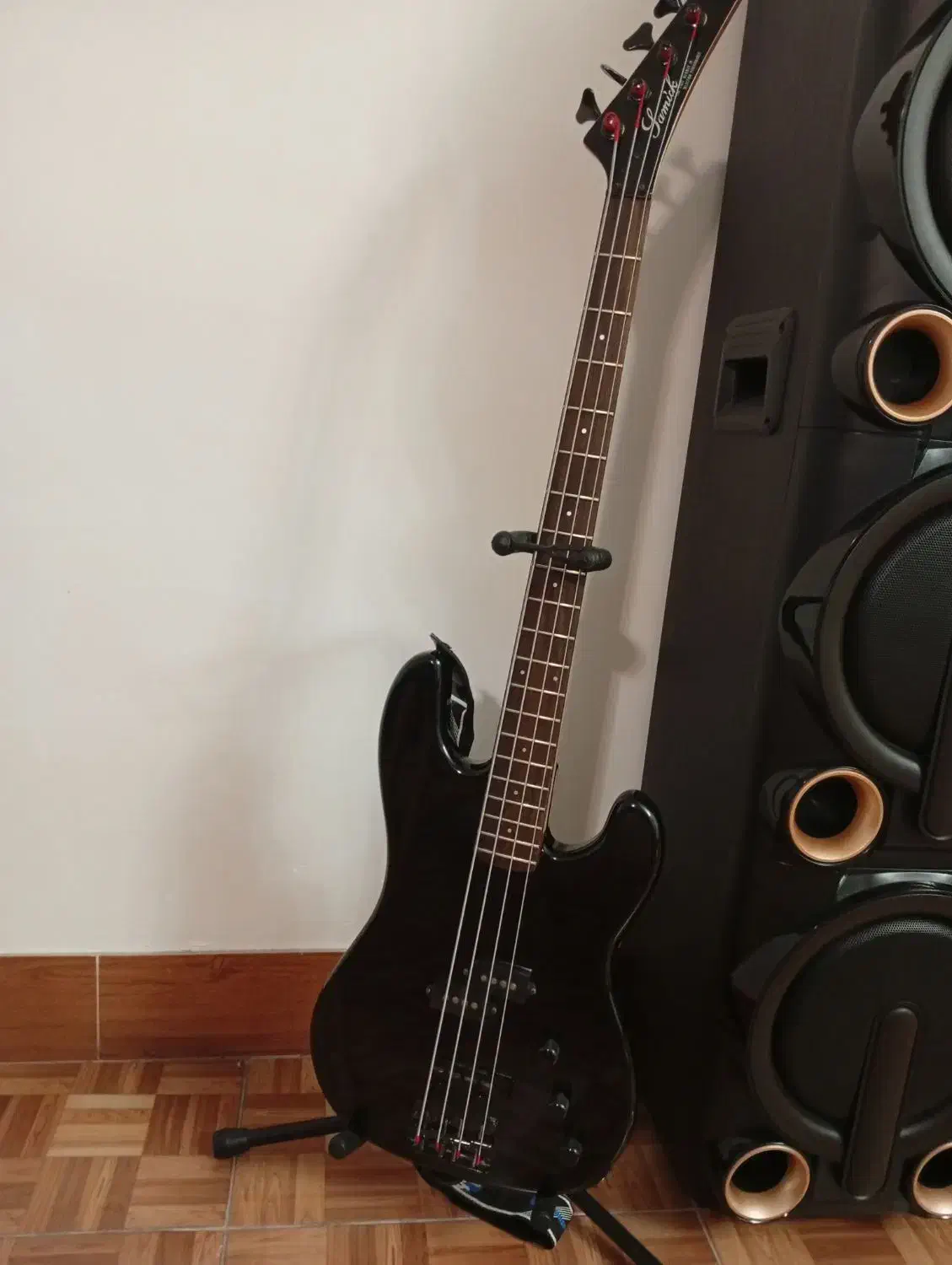 بیس سامیک|گیتار، بیس، امپلیفایر|رشت, حومه رشت|دیوار