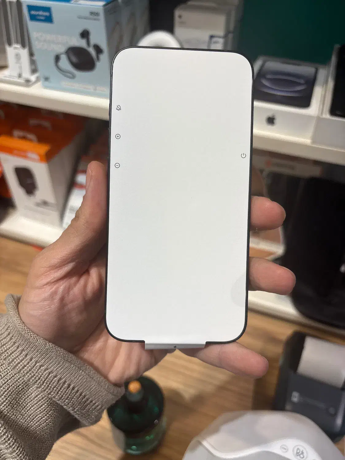 esim iphone 16e128 GB black lla|موبایل|شیراز, معالیآباد|دیوار