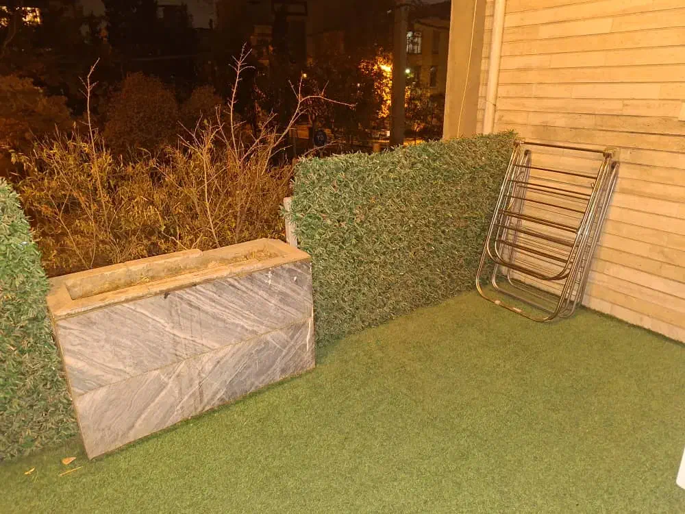 ۲ طبقه بنا ۱۳۰ متری ویلائی دربستی /نبش میدان