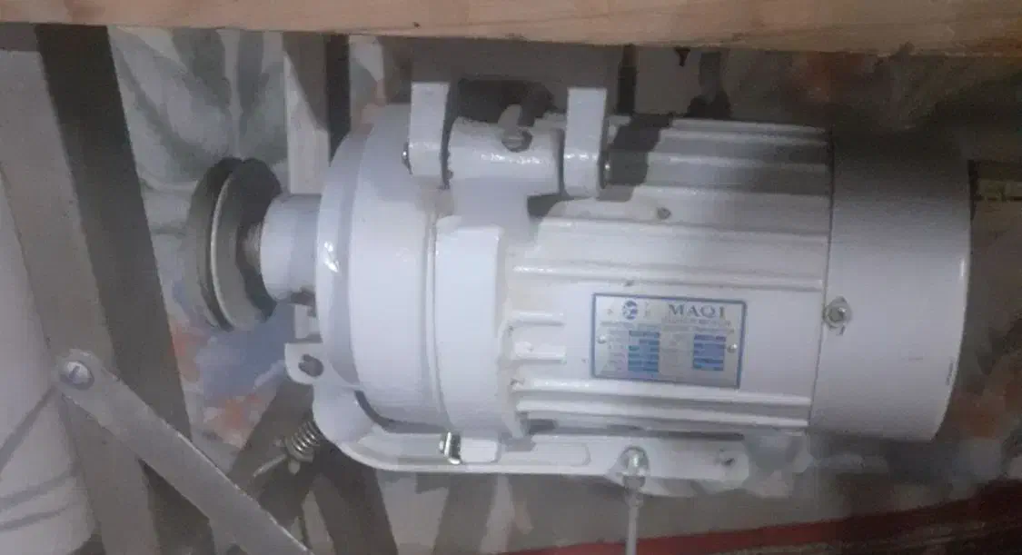 چرخ خیاطی .میز و دینام|چرخ خیاطی و ریسندگی|تایباد, |دیوار