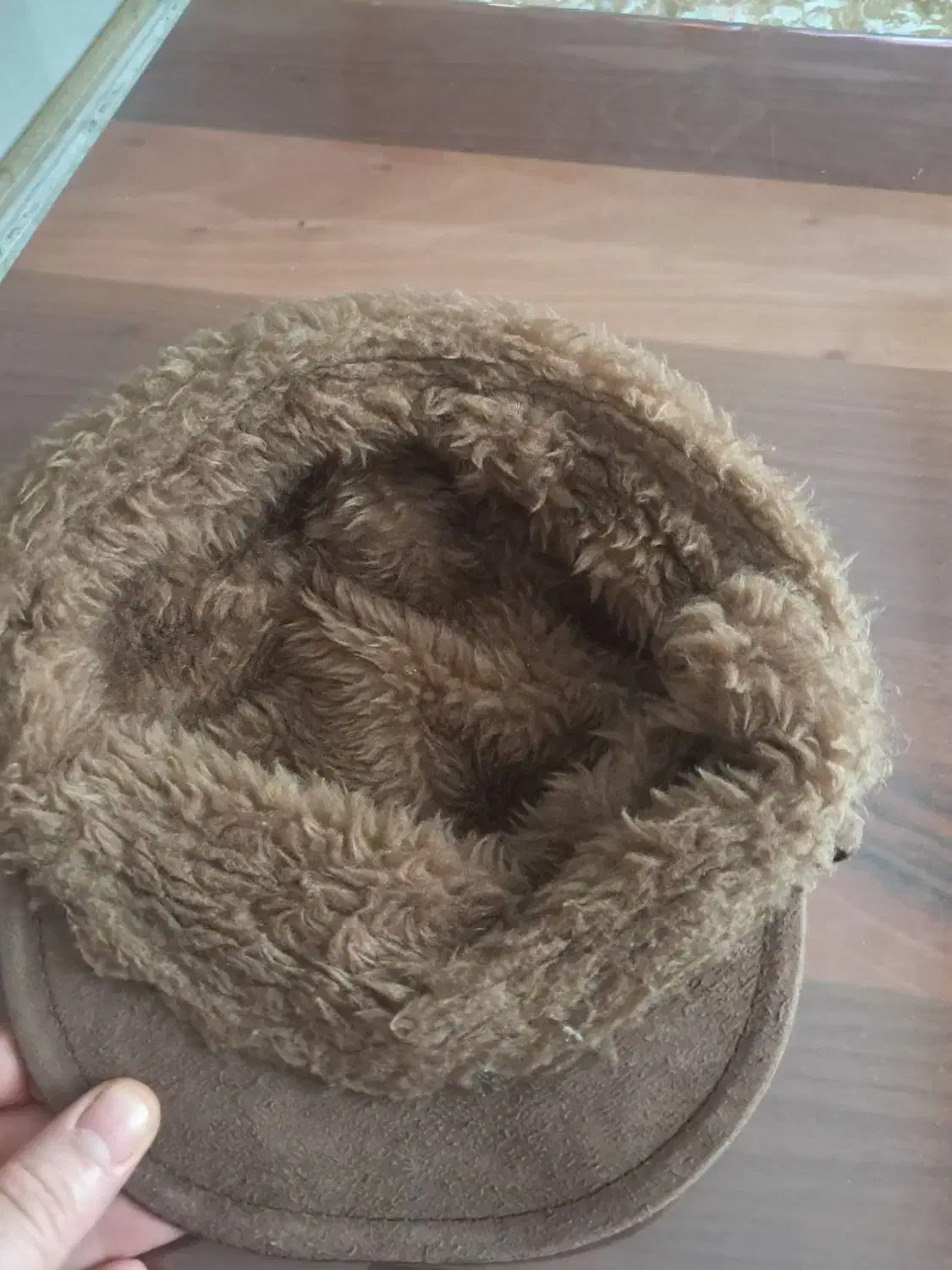 کلاه چرم خزدار|لباس|رشت, توشیبا|دیوار