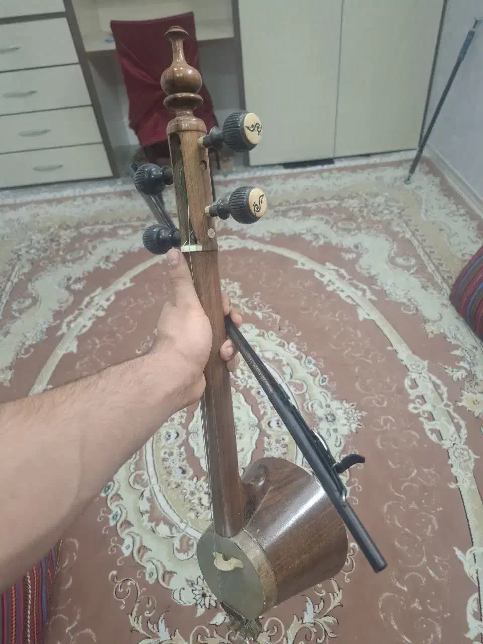 کمانچه لری|سازهای سنتی|خرم‌آباد, |دیوار