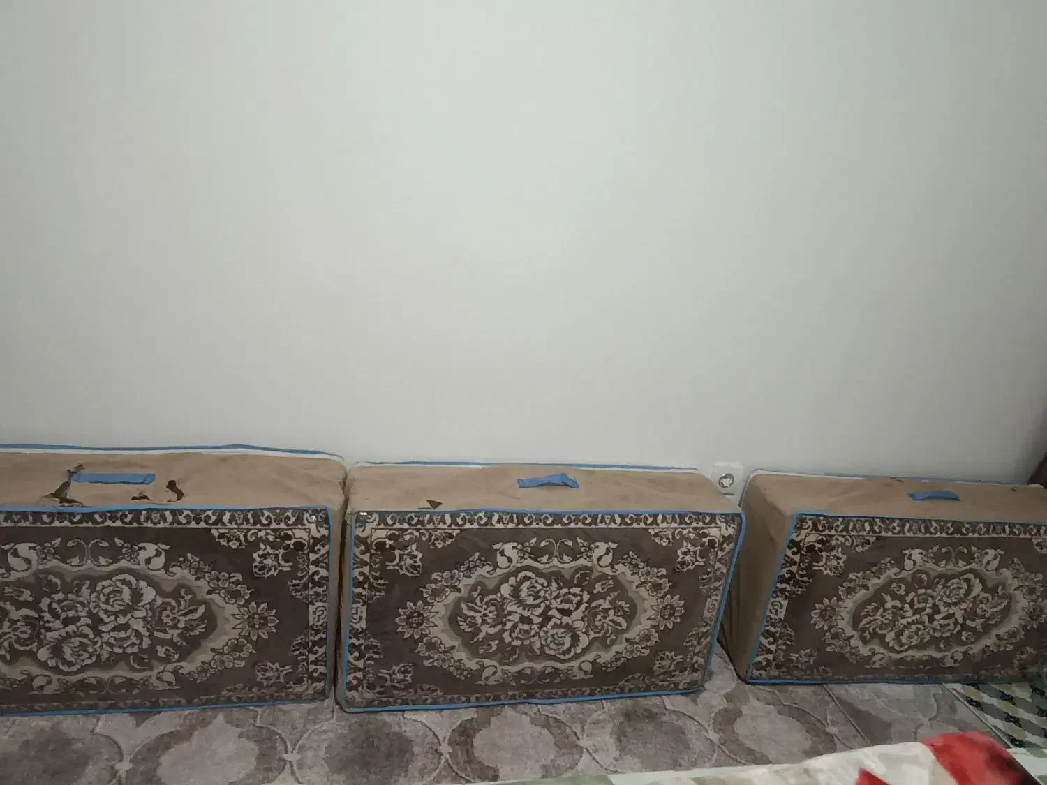 پشتی|پشتی|کرج, پیشاهنگی|دیوار