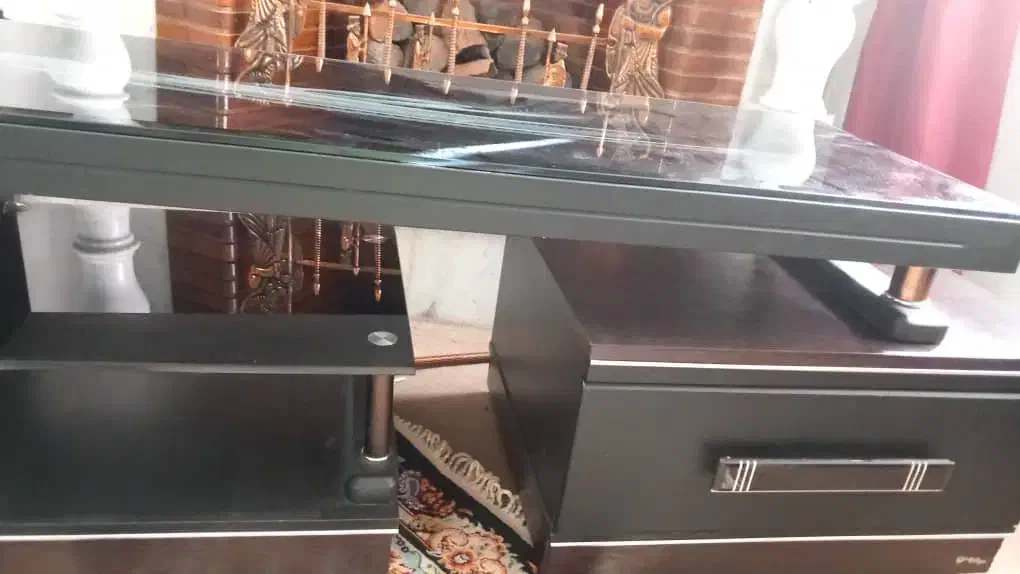 میز تلویزیون خاص و کمیاب|میز تلویزیون|شاهین‌شهر, خانه کارگر|دیوار