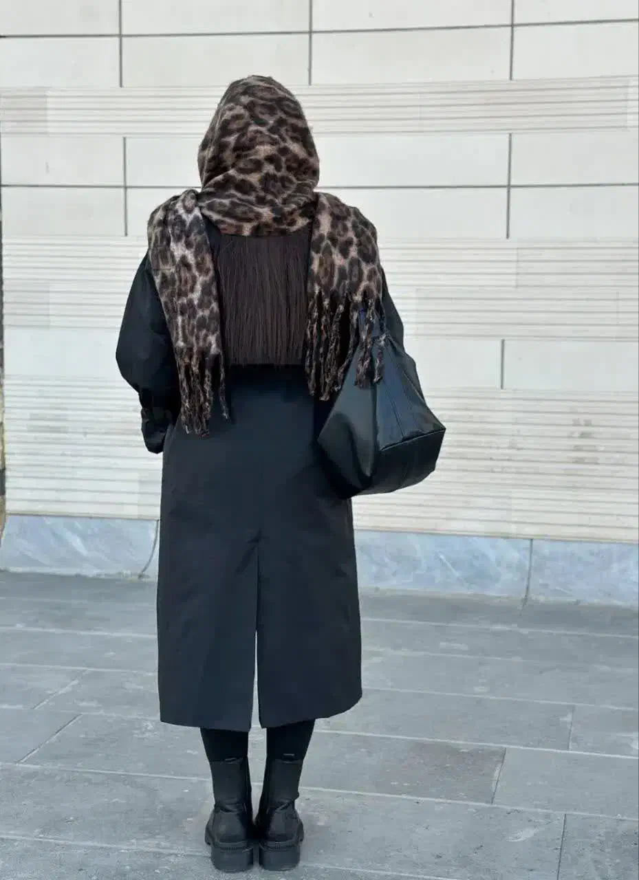 بارونی مشکی|لباس|دامغان, |دیوار